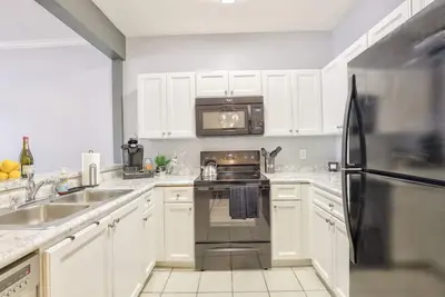 Image de Fully equipped smart condo, located 5 min from capitol, Great for Extended Stays