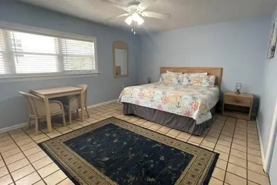 Image de Huge house with a private pool!