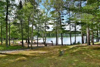 Image de Virginia Beach Unit #6 on Beautiful Lake Owen in Cable, Wi