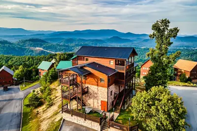 Image de Spring Deal Breathtaking 270°Views HotTub Sauna Arcade KingBeds Close 2 Parkway