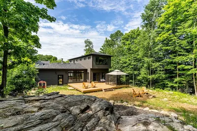 Image de Contemporary Villa Nordica, close to downtown/ Beach/Free Provincial Park Pass