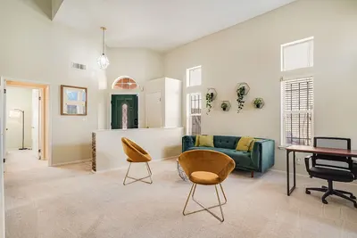 Image de Spacious High Ceilings 5br/3bath. Sf Bay Area