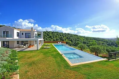 Image de Villa Ebellina – Villa de luxe avec piscine privée en location vacances à Corfou