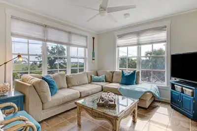 Image de Serene Getaway, Water Views, Heated Pool Access!