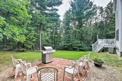 Image de Granby Home w/ Deck < 1/2 Mi to Aldrich Lake!