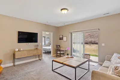 Image de Beautiful Flowing Ground Floor 2 Bedroom with Spacious Kitchen & Private Garage.