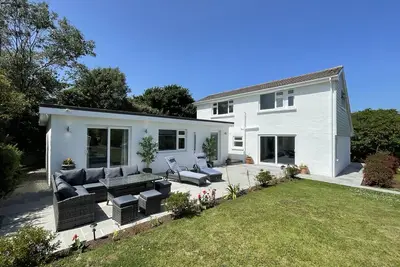 Image de Sea Whisper - 6 Bed | Hot Tub | Large Garden