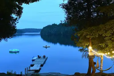 Image de Stylish Waterfront Cottage, flat private Beach, North of Muskoka
