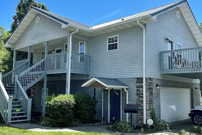 Image de Smoky Blue- Pet Friendly  No Hills  18+ to book. 4 miles to parkway