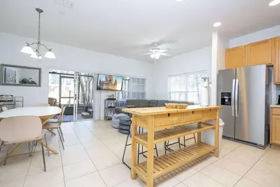 Image de Recently renovated townhome near Theme Parks