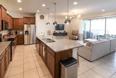 Image de SpaciousTownhome 15 min to Disney Private Pool-Bbq