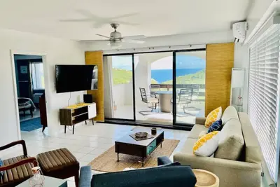 Image de Oceanview - Beautifully Updated 2 Bedroom Condo