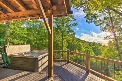 Image de Peaceful ‘Stony Point’ Getaway w/ Hot Tub & Views!