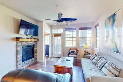 Image de Exceptional Mountain Condo with Community Pool and Hot Tub - Dogs Ok