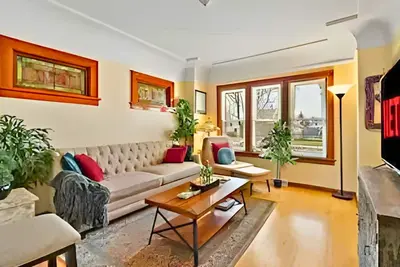 Image de Milwaukee Bungalow - Old World Charm w/Modern Amenities! Hot Tub!