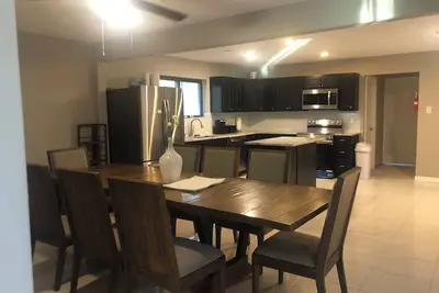 Image de Spacious 2300sf, Recently Rehabbed, Large Living