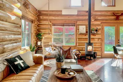 Image de Wildwood Mountain Modern Log Cabin- 3 Acres, Garage Game Room, Shuffleboard