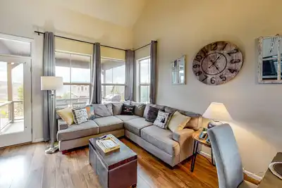 Image de Walk to Lifts Granby Ranch Townhome w/ Private Hot Tub & Decks