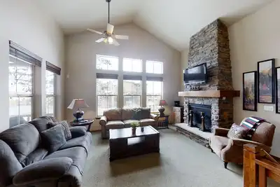 Image de Dog-friendly retreat with fireplace, WiFi & inviting deck - great location