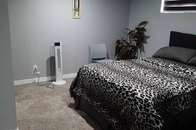 Image de Private Basement Apartment with separate entrance