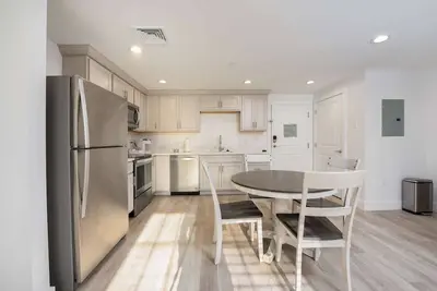 Image de Luxury One Bedroom Condo (650s. F. )