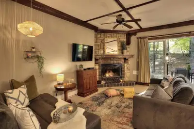 Image de Les Manoirs Tremblant - 1 Chambre avec accès Spa & Piscine (110-7) | Proximité Village Piétonnier