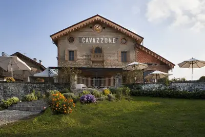 Image de Appartement dans un immeuble du 19ème siècle, dans les collines avec vue imprenable, wifi