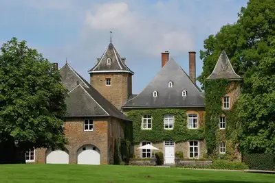 Image de Chגteau א Bastogne avec Jardin