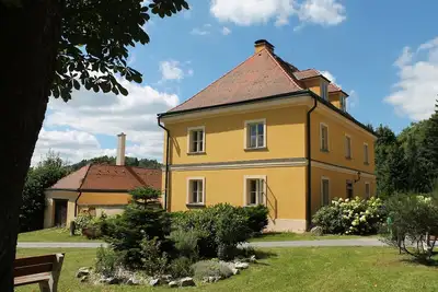 Image de Agréable maison de vacances à Milire avec cour