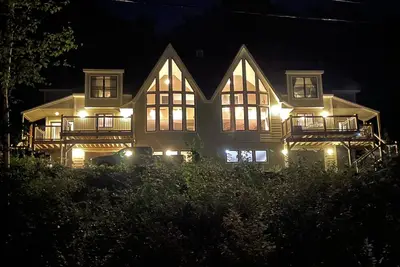 Image de Twin Peaks - Combined two unit mirrored duplex; sleeps 20, two hot tubs, two theater rooms