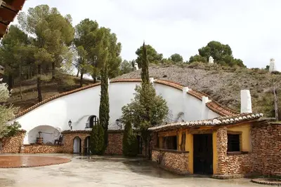 Image de Maison troglodyte avec piscine