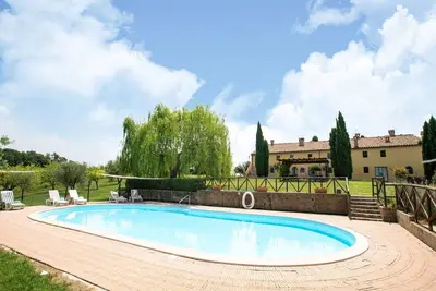 Image de Appartement attrayant Ă Collesalvetti avec jardin