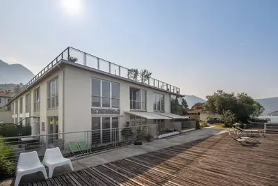 Appartement moderne vue sur lac d'Iseo à Marone