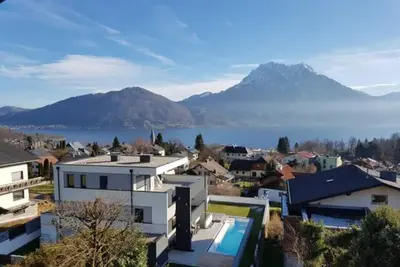 Image de Apartment with balcony and lake view