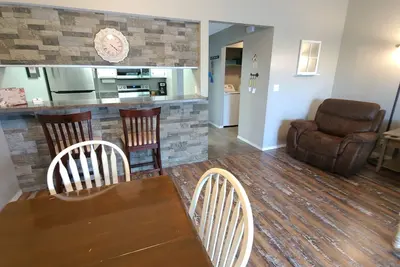 Image de 2bed/2bath 2 Kings! Pool & Hot Tub! Kitchen! Gated Commnty!