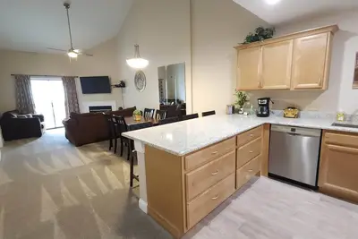 Image de 3bedrm/3bath 2 Kings! Pool, Hot Tub! Kitchen! Gated Commnty!