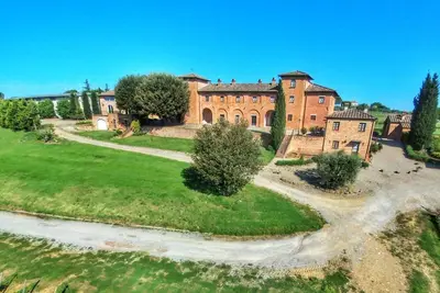 Image de Ferme paisible à Montepulciano avec piscine