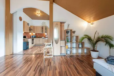Image de Maison de vacances moderne Ă Pinsdorf avec jardin