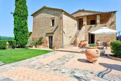 Image de Maison de vacances pittoresque à Montalcino avec piscine