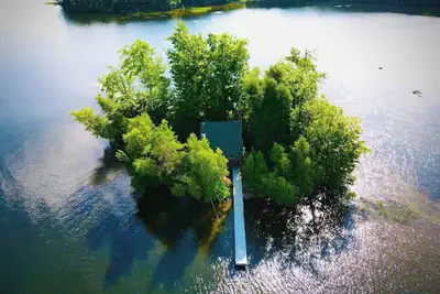 Image de Hakuna Matata sur une cabine Private Island Connexion dans un lac du Maine!