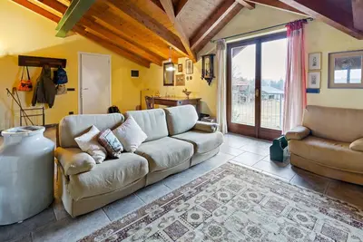 Image de Appartement isolé avec balcon