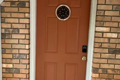 Image de Two Bedroom home near Uga - with newly renovated floors! !