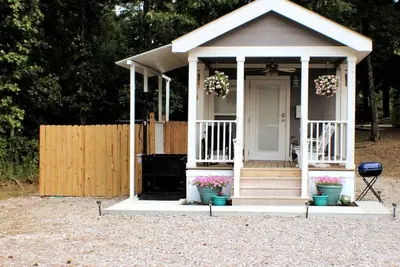 Image de Enjoy Serenity at Gee's Comfy Cottage! Ada Accessible.