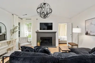 Image de Clean Cozy 2 Bedroom Condo Nestled Near All Things Birmingham 280 Area