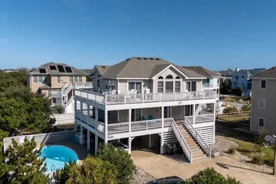 Image de Modern! Heated Saltwater Pool! Hot Tub! Great Location! C1256