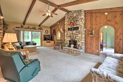 Image de Spacious Lakefront Home w/ Patio & Boat Dock!