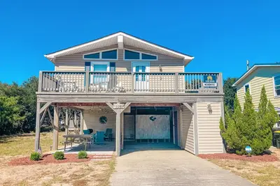 Image de Elevated home near the beach with deck, central Ac & washer/dryer - dog-friendly