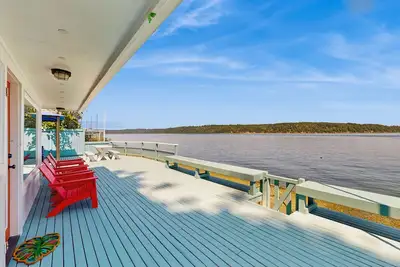 Image de Waterfront Home on Puget Sound w/ Stunning Mount Rainier View, & Deck