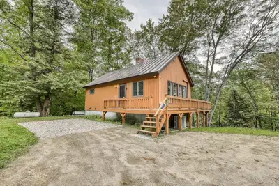 Rustic lakeview cabin with fireplace, deck- near skiing