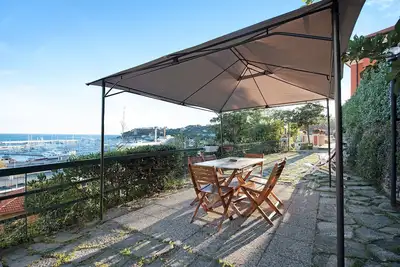Image de Appartement \"Trilocale in Villa Vista Mare Apt 3\" avec vue sur mer